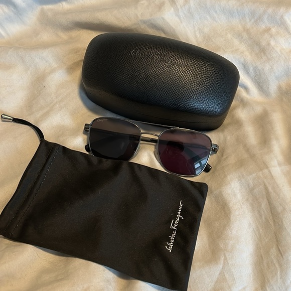 SALVATORE FERRAGAMO SUNGLASSES - Picture 4 of 7